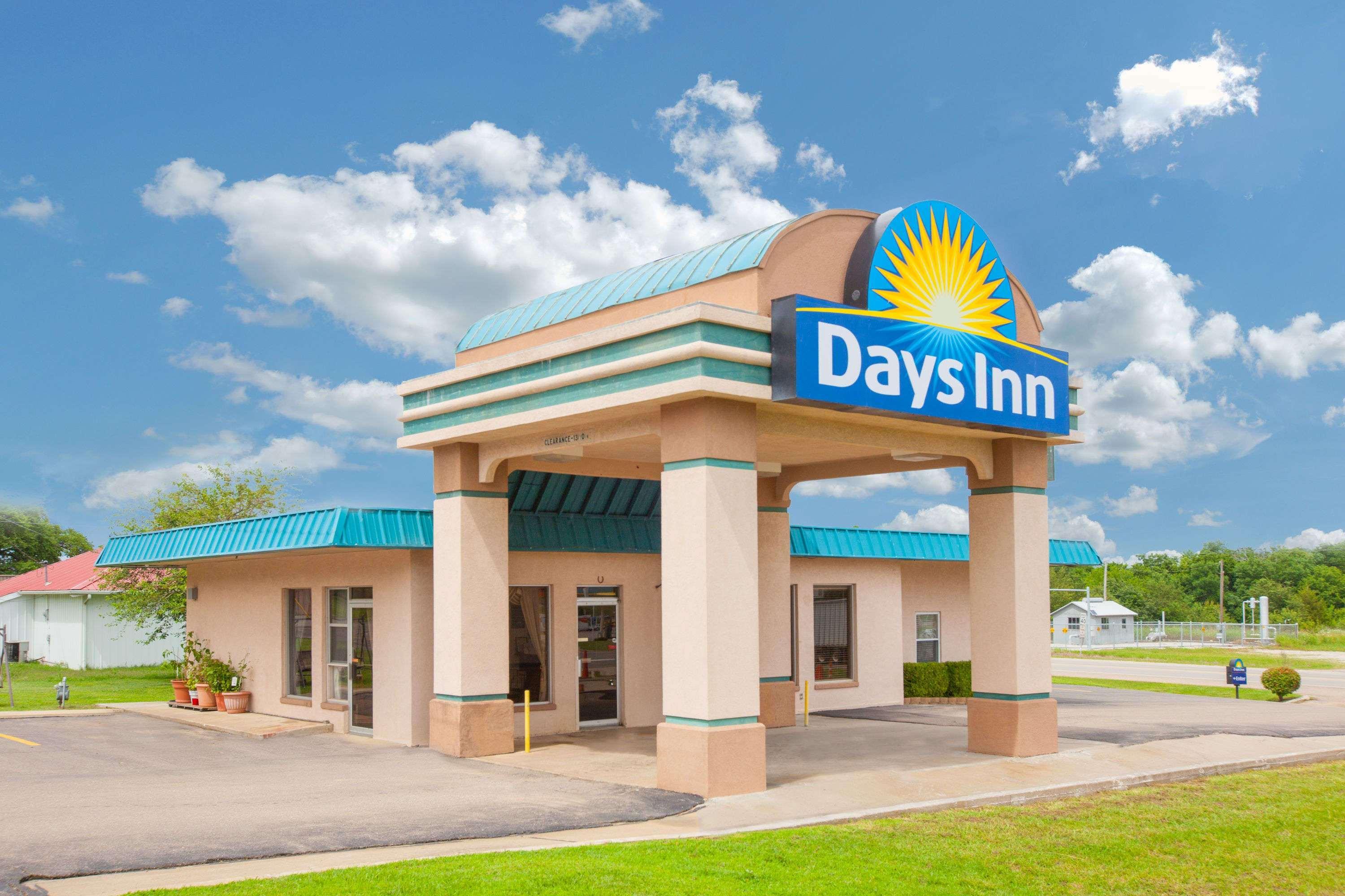 Days Inn By Wyndham Okemah מראה חיצוני תמונה